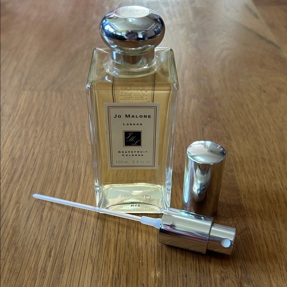 Jo Malone Grapefruit Cologne with Silver Accents - Picture 1 of 3